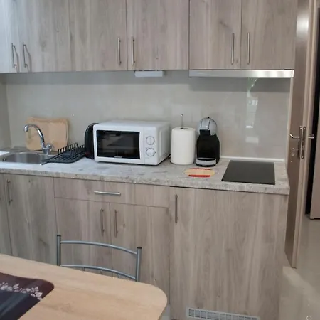Διαμέρισμα Mina's Spacious : June '23 Renovated *